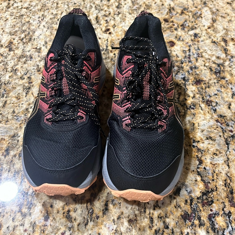 Women’s size 10 ASICS Gel Venture 9.